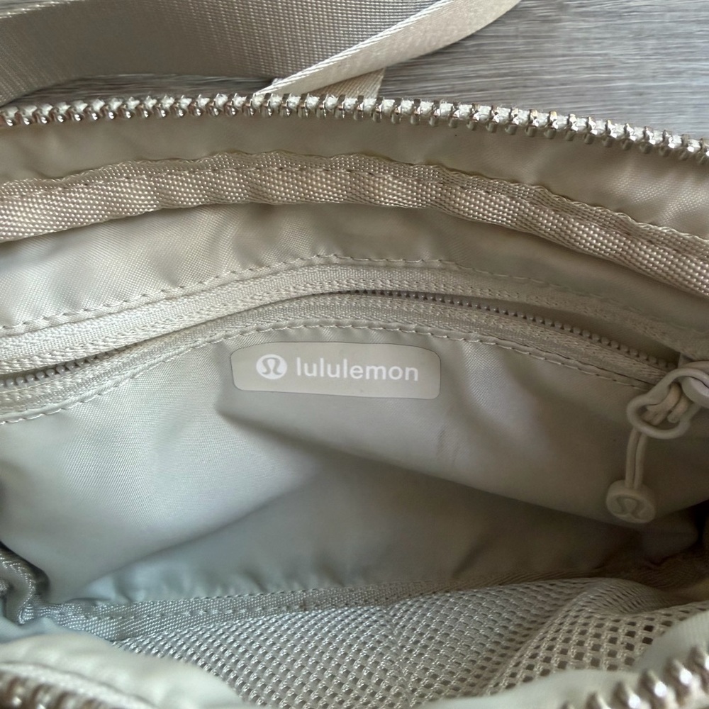 Lululemon everywhere crossbody crossbody bag - Picture 10 of 10